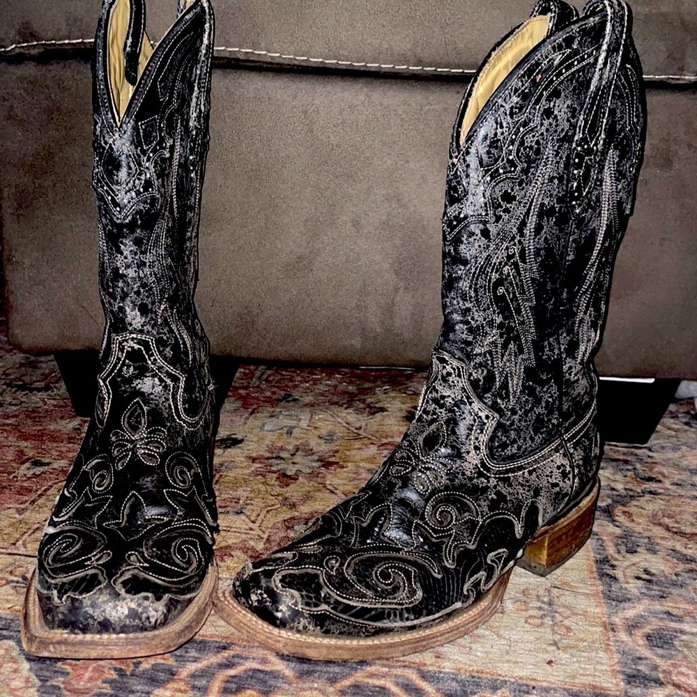 Size 9 Women’s Corral python in lay Cowboy boots
